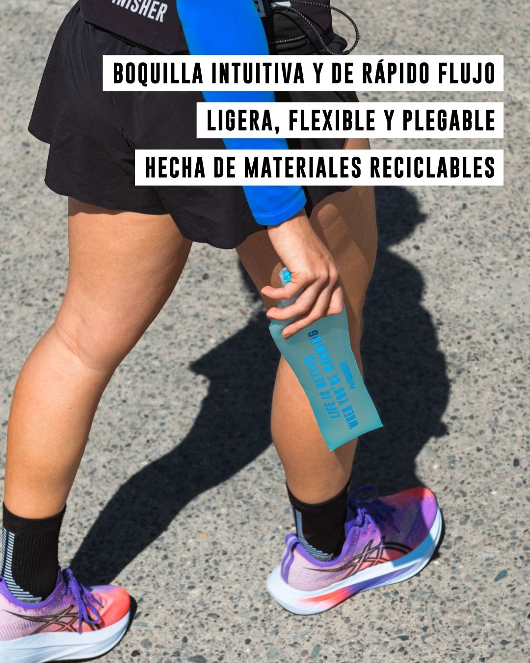 Botella Soft Flask Celeste Finisher 500cc - Life is Better When You´re Running