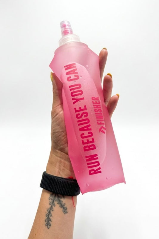 Botella Soft Flask Fucsia Finisher 500cc - Run Because You Can