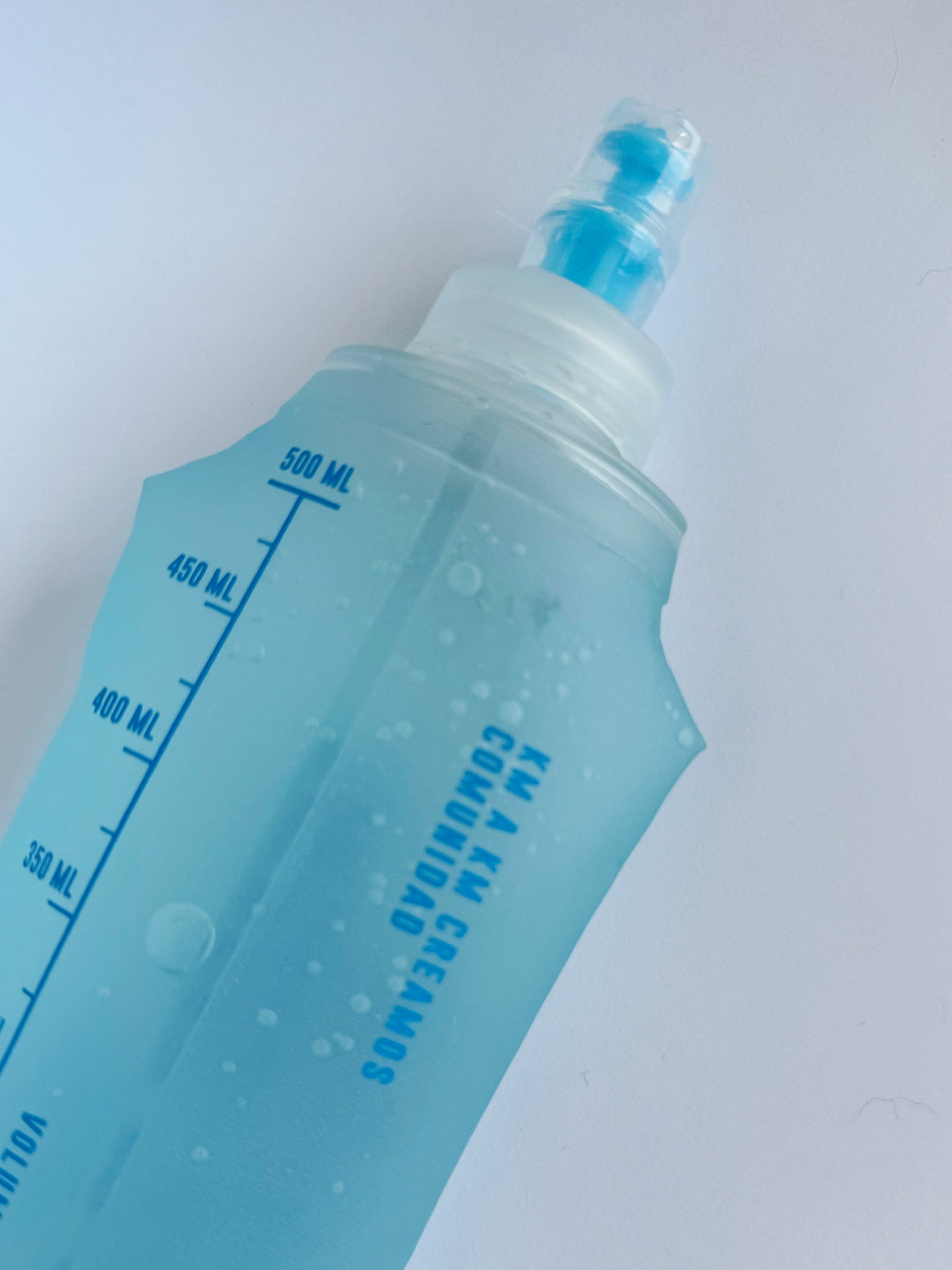 Botella Soft Flask Celeste Finisher 500cc - Life is Better When You´re Running