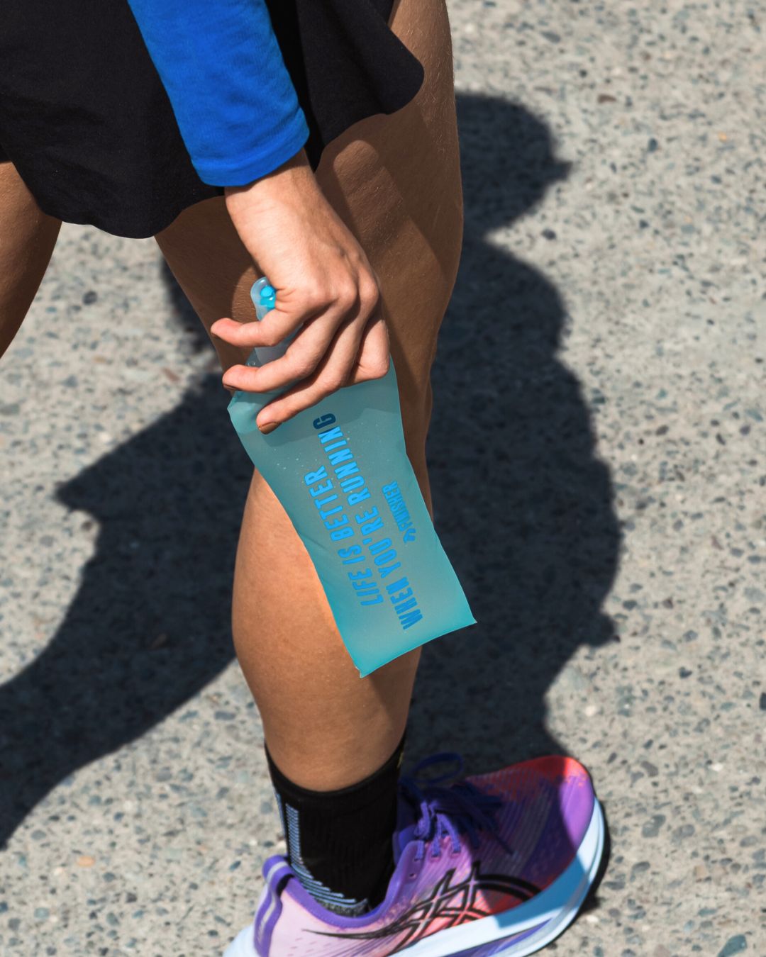 Botella Soft Flask Celeste Finisher 500cc - Life is Better When You´re Running